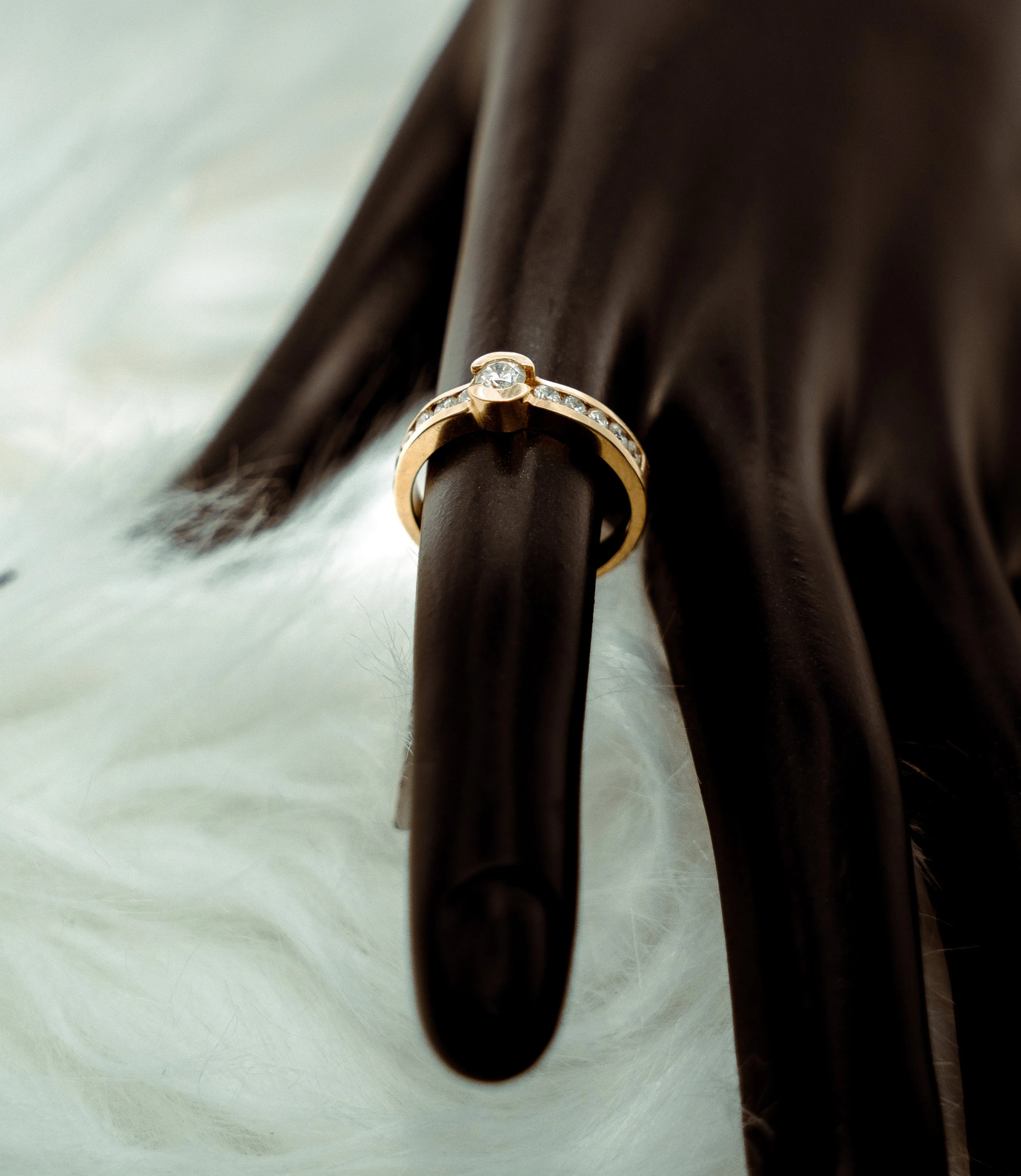 Diamond Band Engagement Ring 14K Yellow Gold / 3.7gr / Size 6