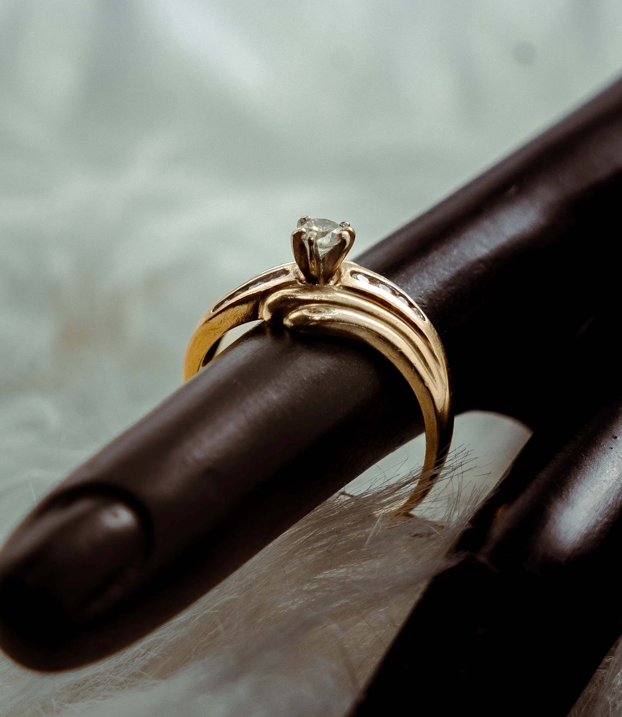 Diamond Engagement Ring 14K Yellow Gold / 4.4gr / Size 8.5