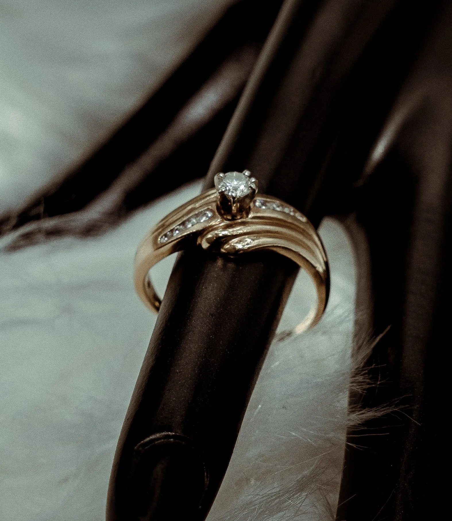 Diamond Engagement Ring 14K Yellow Gold / 4.4gr / Size 8.5