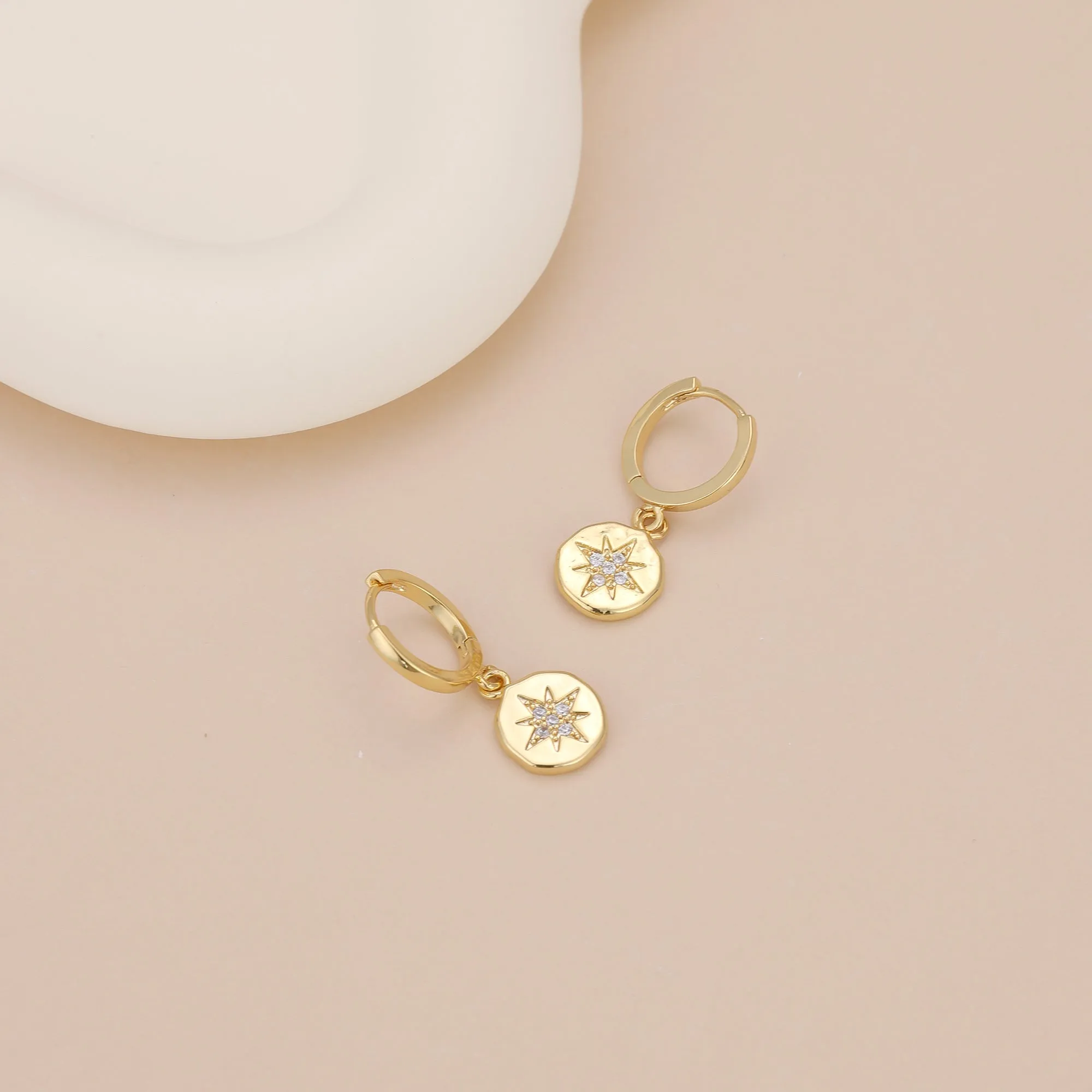 E056 gold starburst dangle earrings