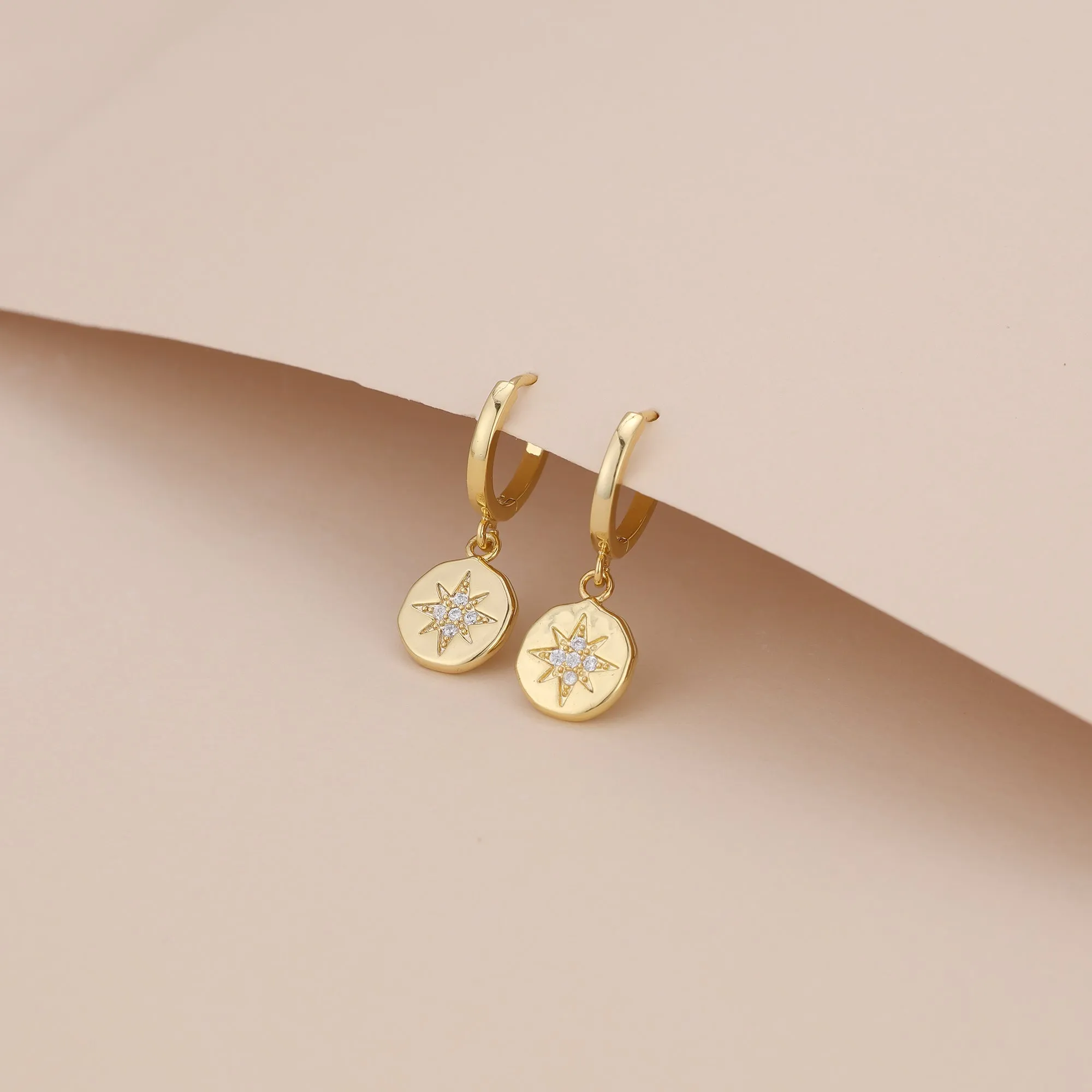 E056 gold starburst dangle earrings