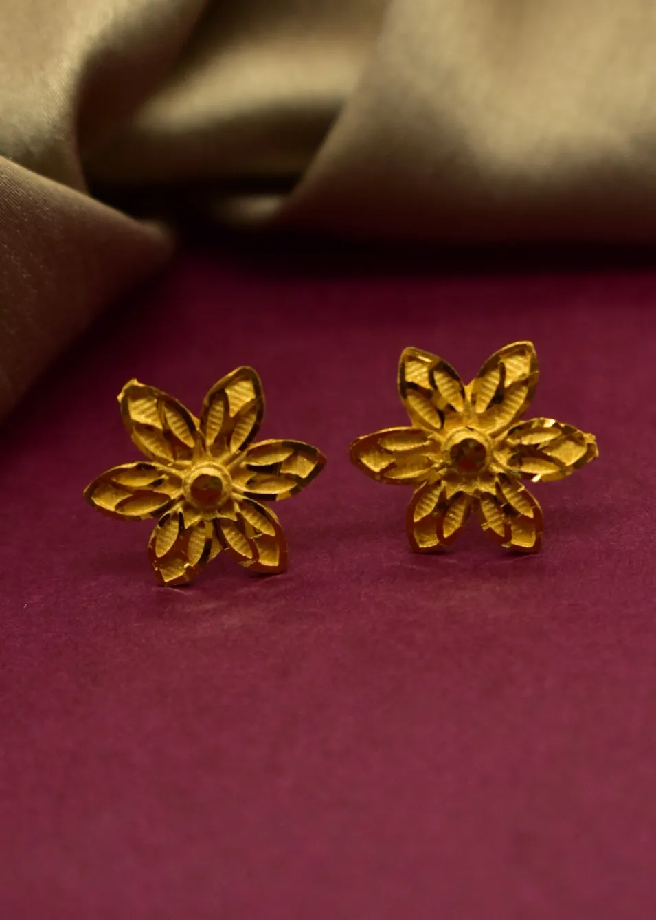 EXCLUSIVE DESIGNER STUDS EARRINGS