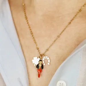 Horseshoe Clover Red Horn Necklace