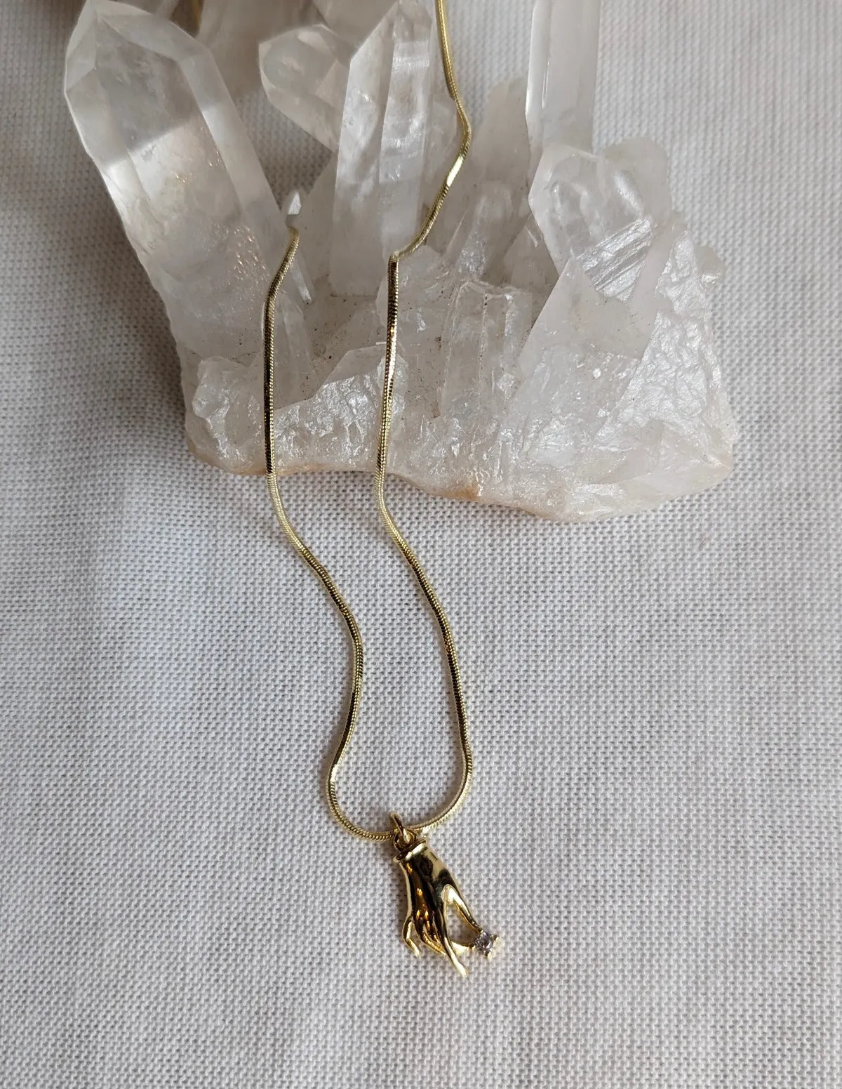 Nuance Flora Hand Necklace