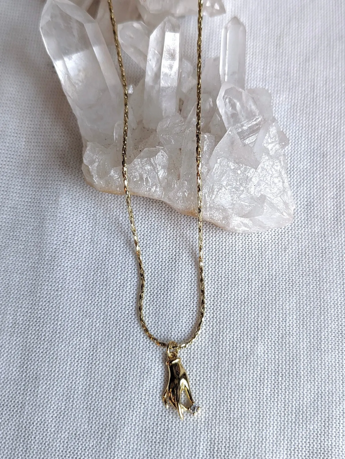 Nuance Flora Hand Necklace