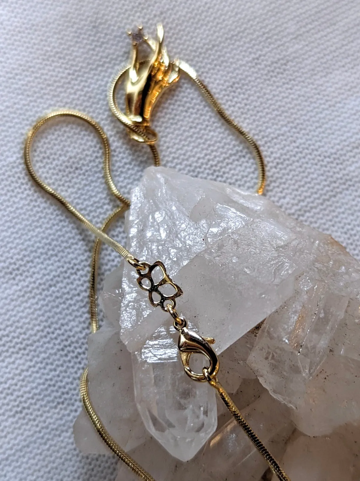 Nuance Flora Hand Necklace