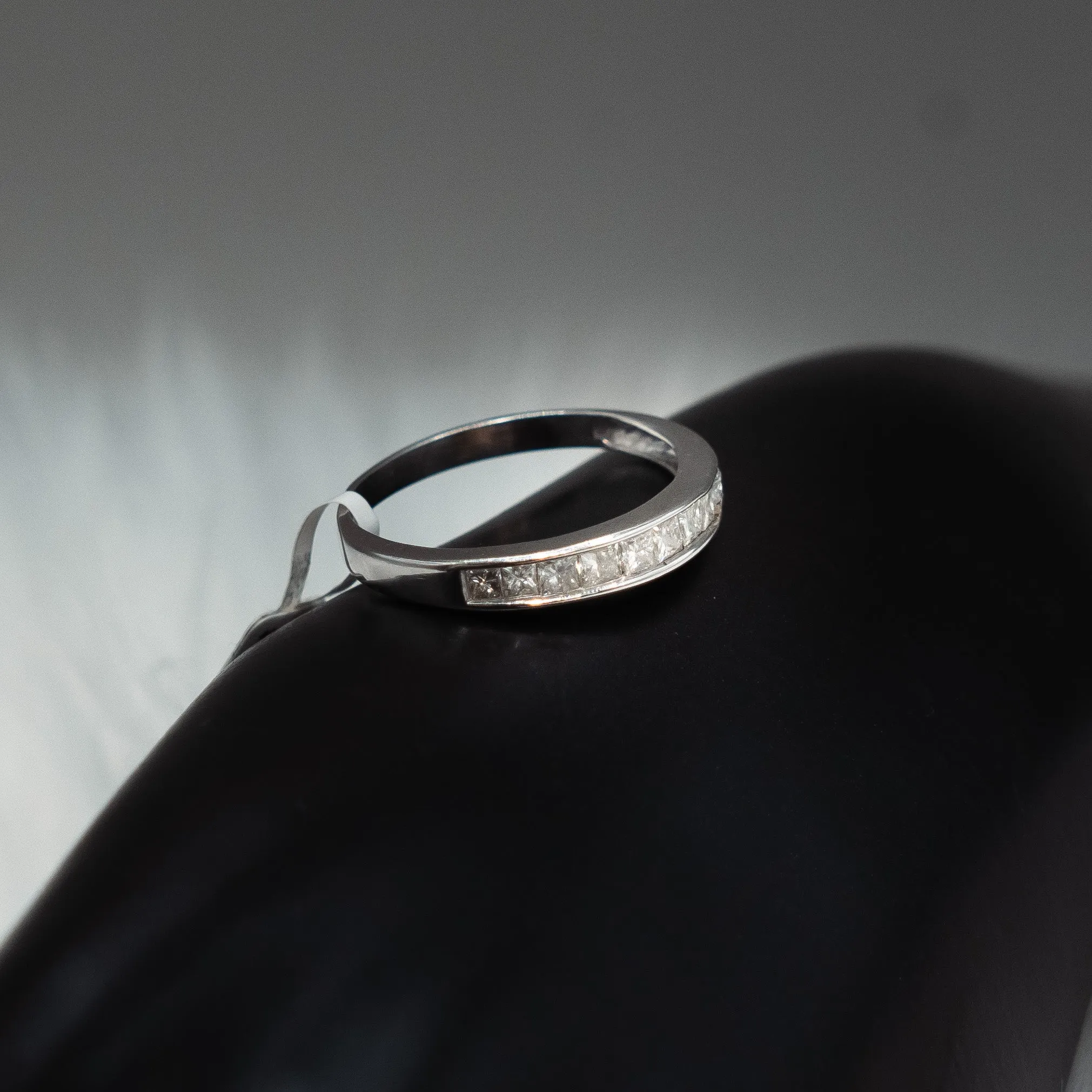 Women Diamonds Engagement Ring 14K White Gold / 2.8gr / Size 10